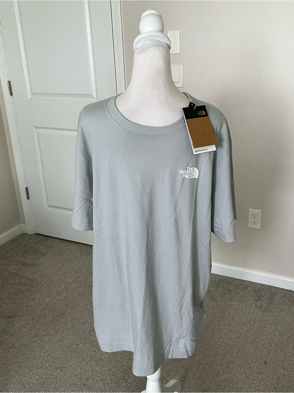 NWT The North Face Light Gray Short-Sleeve Graphic Logo Tee Size Large